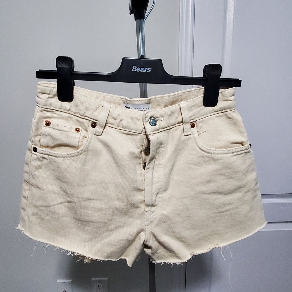 Zara Women's Beige Jean Shorts